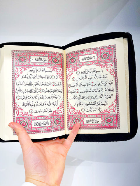 Corano formato medio con custodia zip - 15x21 cm