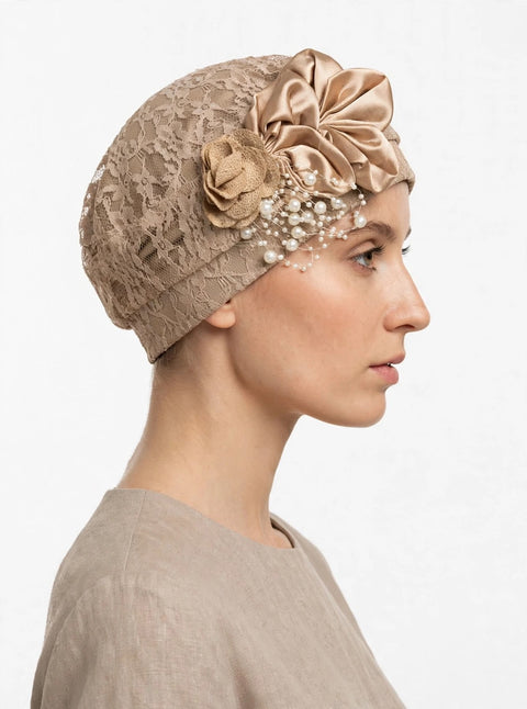 Turbante Lace Perla – Eleganza e Comfort che Dura Tutto il Giorno