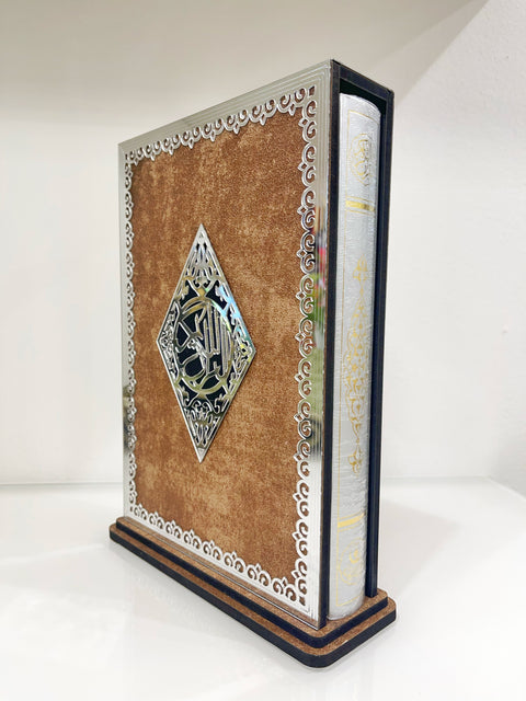 Corano di Lusso con Cofanetto Decorativo e Base – Edizione con QR Code