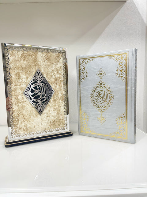 Corano di Lusso con Cofanetto Decorativo e Base – Edizione con QR Code