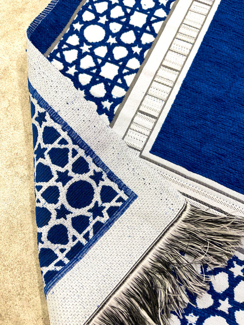 Set Regalo da Preghiera con Tappetino (Sajjāda) e Tasbih – Elegante Confezione Decorata