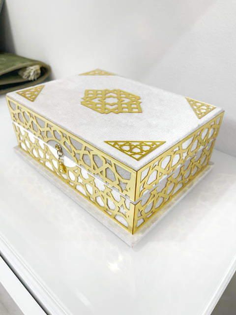 Corano di Lusso con Cofanetto Decorativo in Velluto e Accessori – Edizione con QR Code