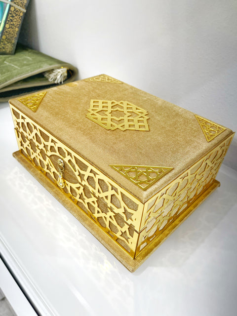 Corano di Lusso con Cofanetto Decorativo in Velluto e Accessori – Edizione con QR Code