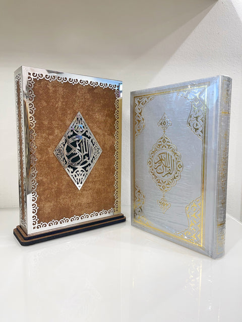 Corano di Lusso con Cofanetto Decorativo e Base – Edizione con QR Code