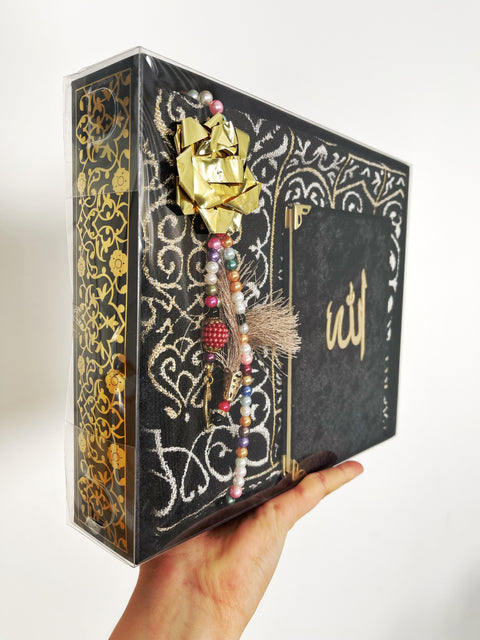 Set Regalo Spirituale – Tappeto da Preghiera, Tasbih e Yā Sīn Sharīf
